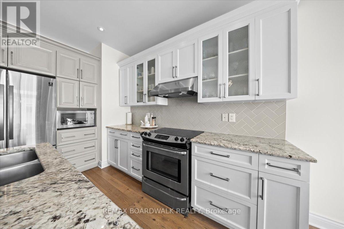 330 Bobolink Ridge, Ottawa, Ontario  K2V 0B7 - Photo 17 - X12938784