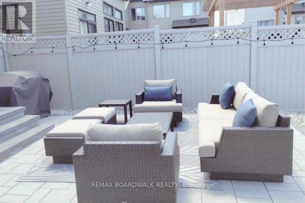 330 Bobolink Ridge, Ottawa, Ontario  K2V 0B7 - Photo 48 - X12938784