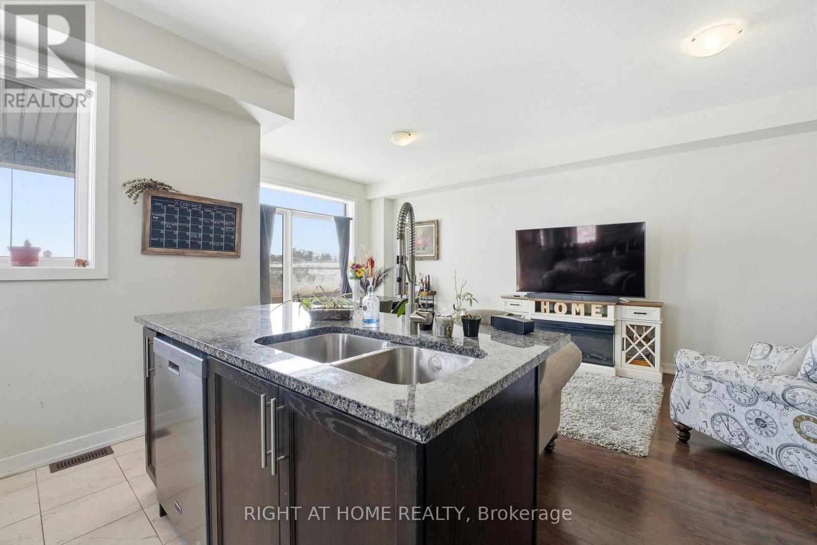 67 - 590 North Service Road, Hamilton, Ontario  L8E 0K5 - Photo 12 - X12859852