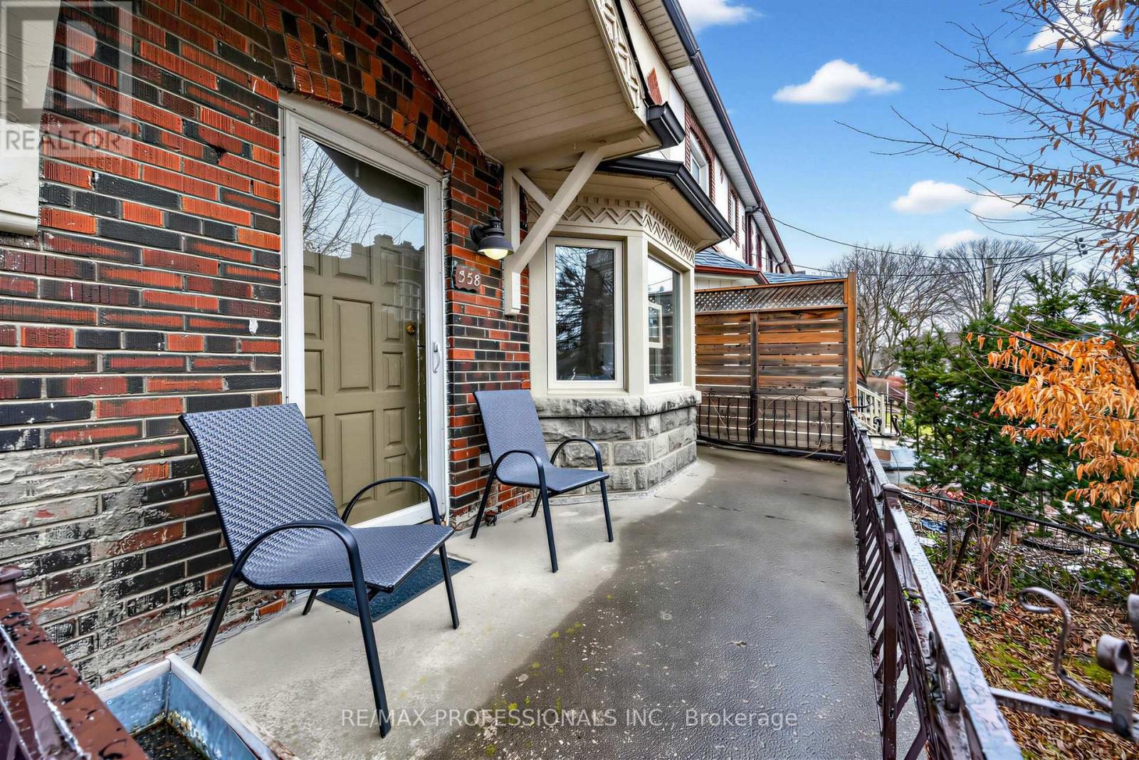 358 Roxton Road, Toronto, Ontario  M6G 3R2 - Photo 2 - C12938860