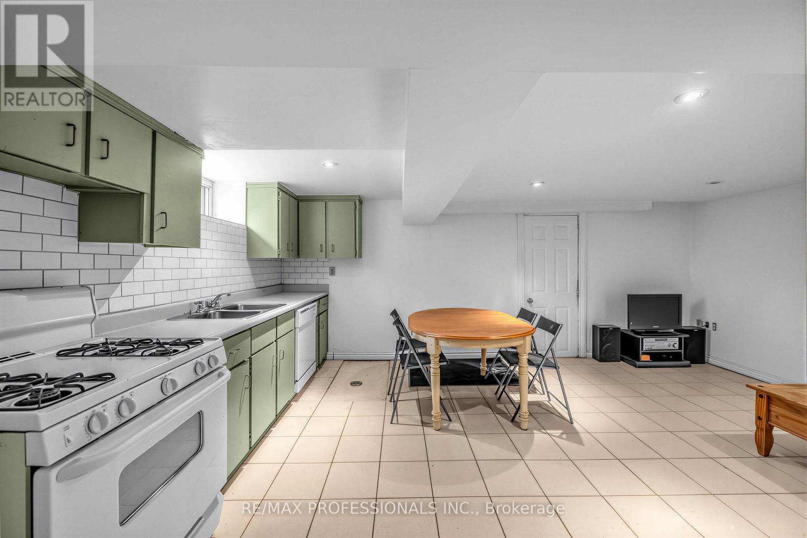 358 Roxton Road, Toronto, Ontario  M6G 3R2 - Photo 20 - C12938860