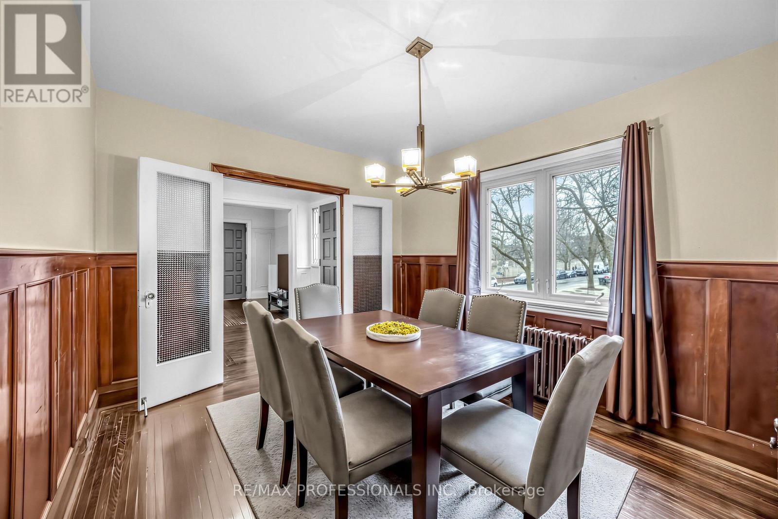 358 Roxton Road, Toronto, Ontario  M6G 3R2 - Photo 7 - C12938860