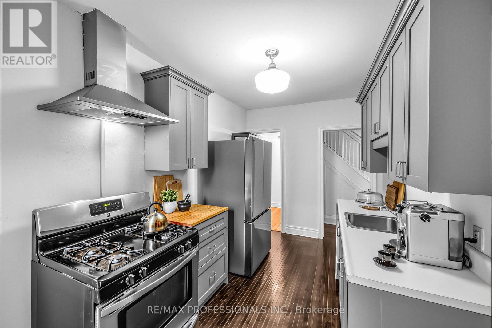 358 Roxton Road, Toronto, Ontario  M6G 3R2 - Photo 8 - C12938860