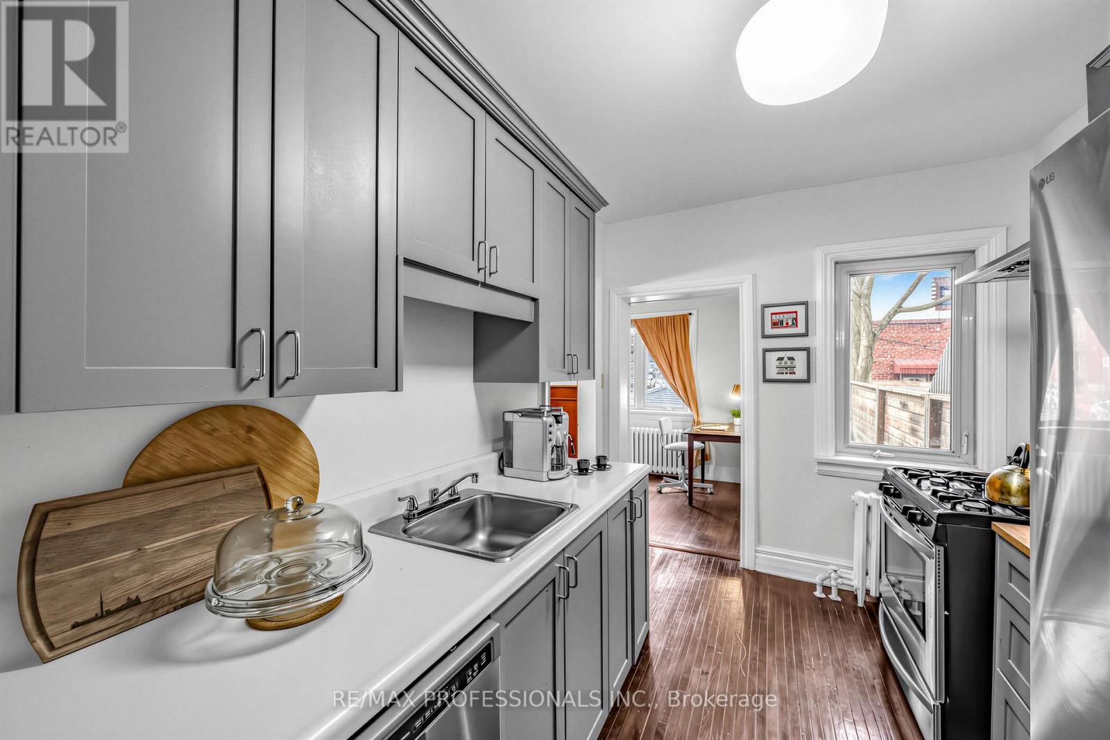 358 Roxton Road, Toronto, Ontario  M6G 3R2 - Photo 9 - C12938860