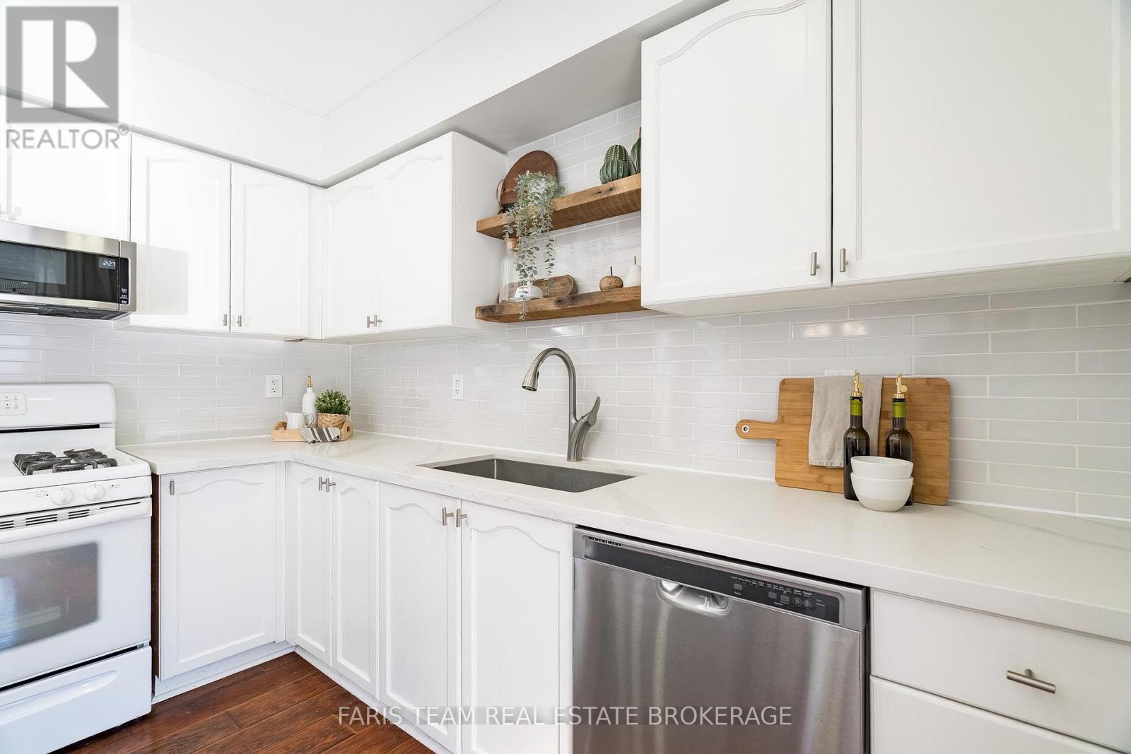 17 Truax Crescent, Essa, Ontario  L0M 1B4 - Photo 10 - N12938798