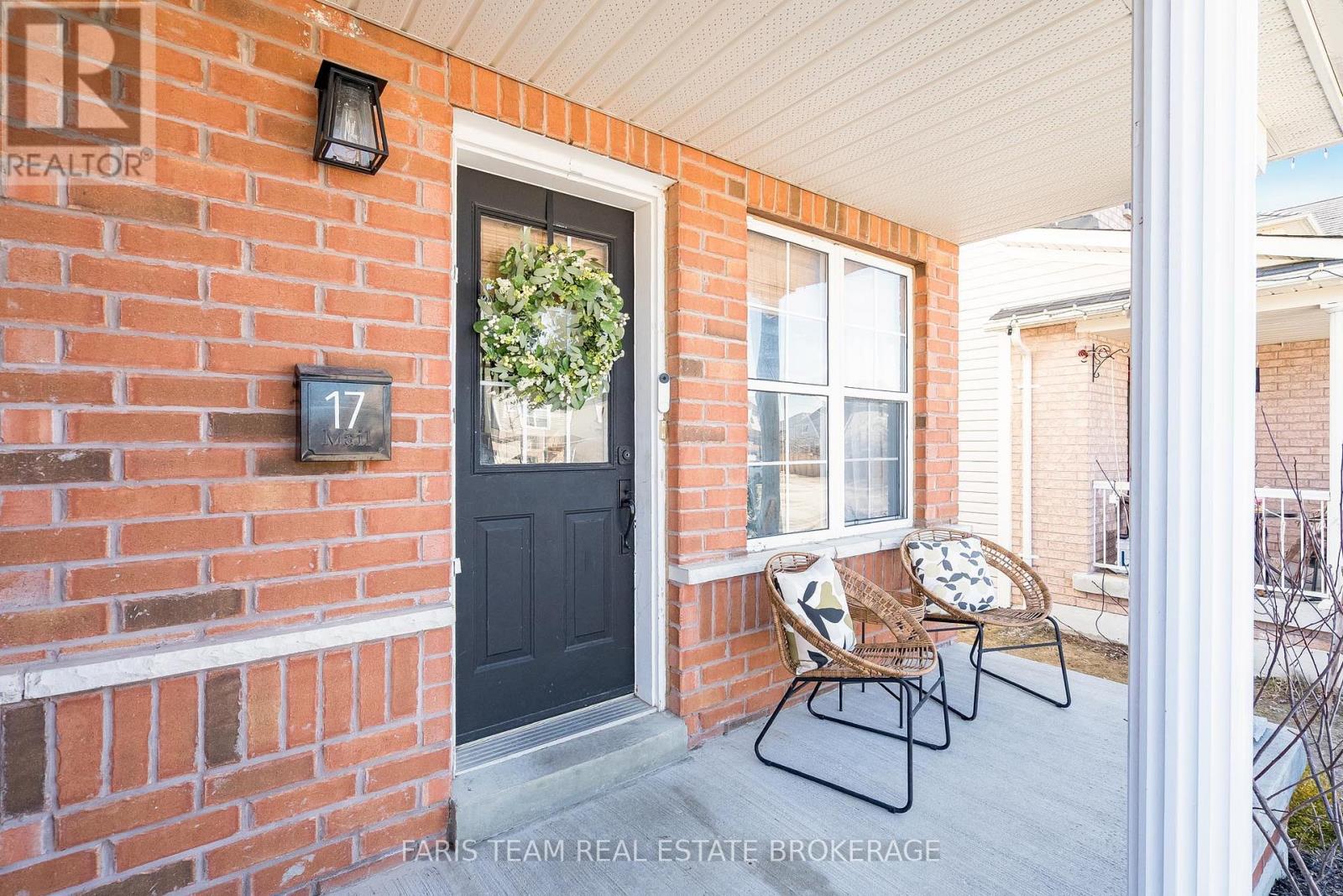 17 Truax Crescent, Essa, Ontario  L0M 1B4 - Photo 4 - N12938798