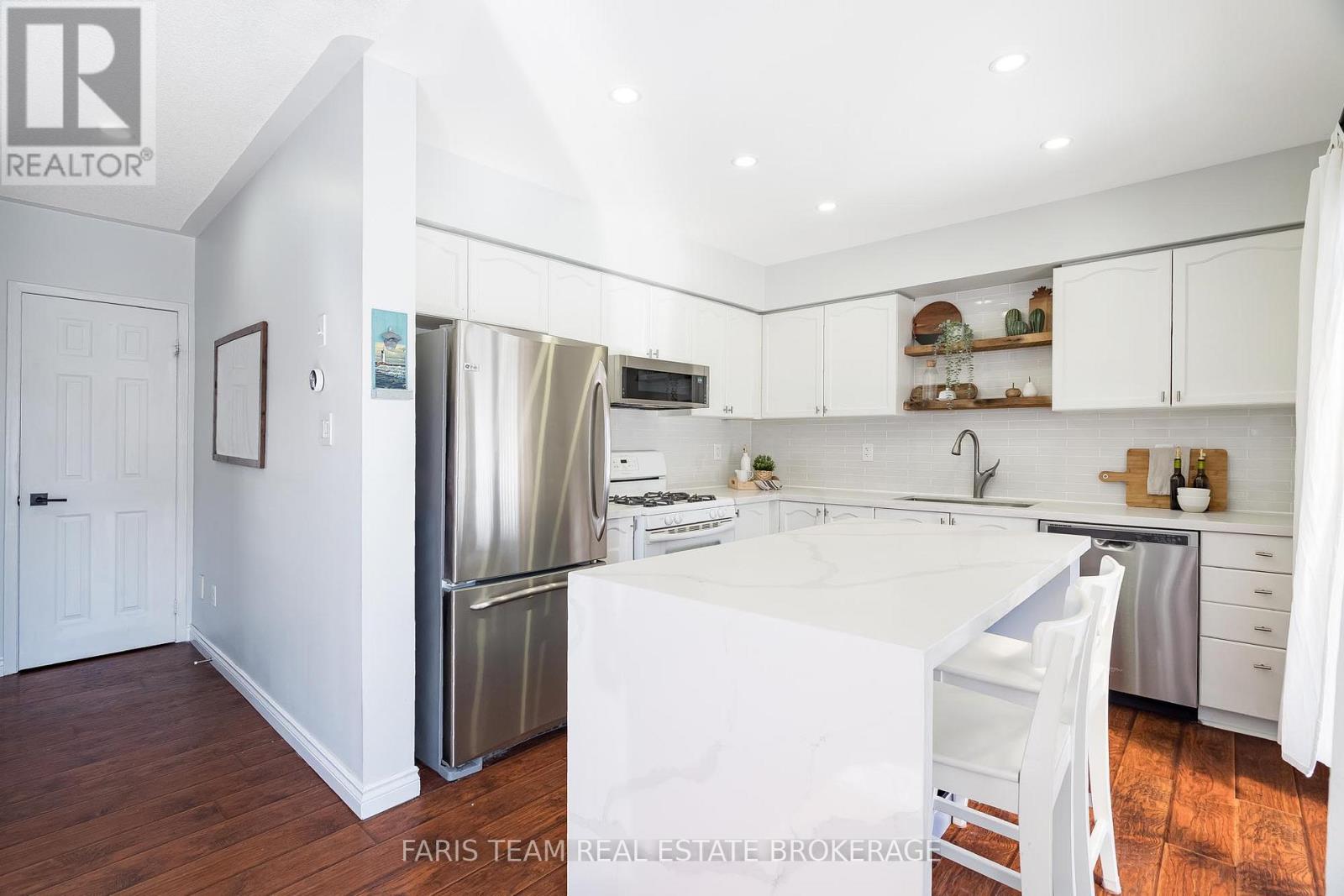 17 Truax Crescent, Essa, Ontario  L0M 1B4 - Photo 5 - N12938798