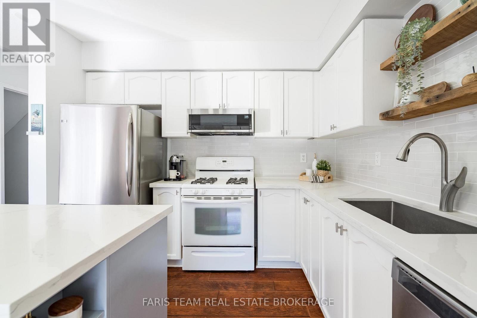 17 Truax Crescent, Essa, Ontario  L0M 1B4 - Photo 9 - N12938798