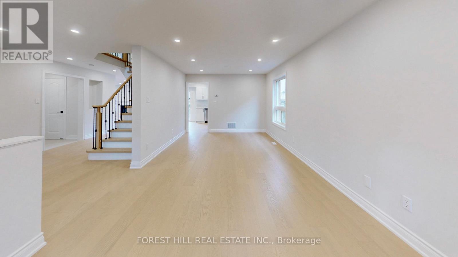 10 Reddenhurst Crescent, Georgina, Ontario  L4P 4G1 - Photo 10 - N12938824