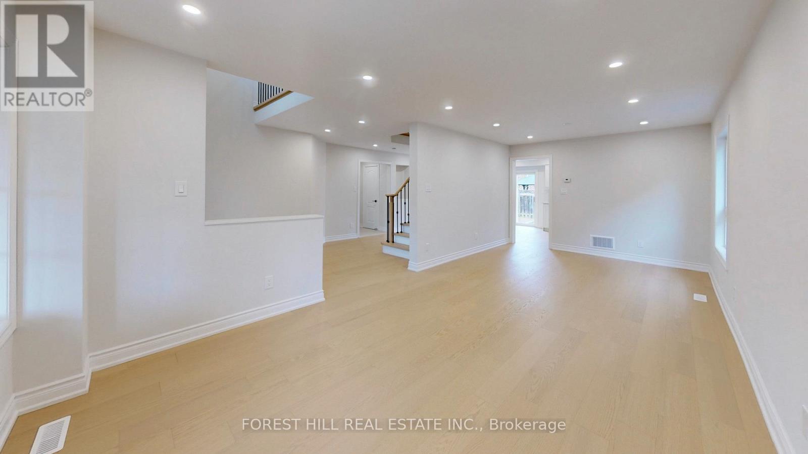 10 Reddenhurst Crescent, Georgina, Ontario  L4P 4G1 - Photo 9 - N12938824