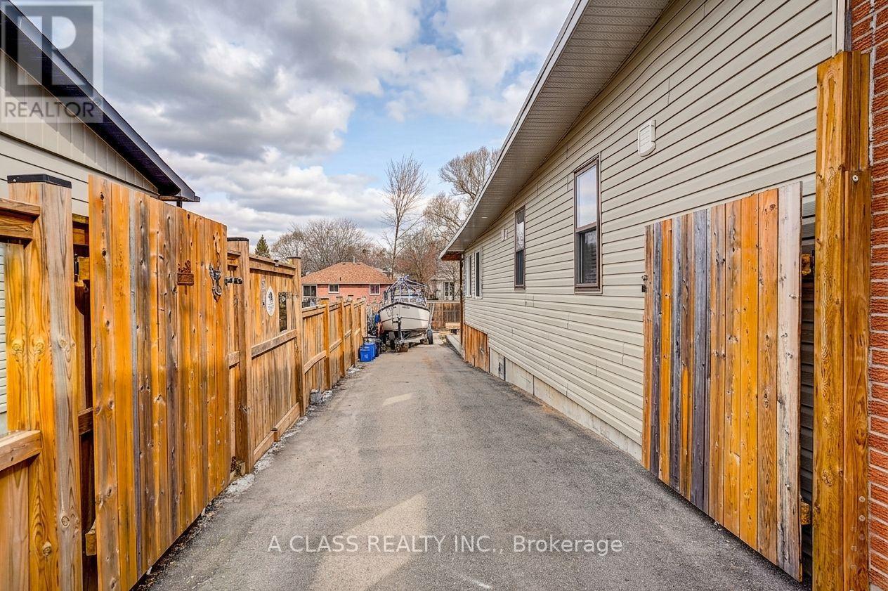 298 Annshiela Drive, Georgina, Ontario  L4P 3A5 - Photo 4 - N12938836