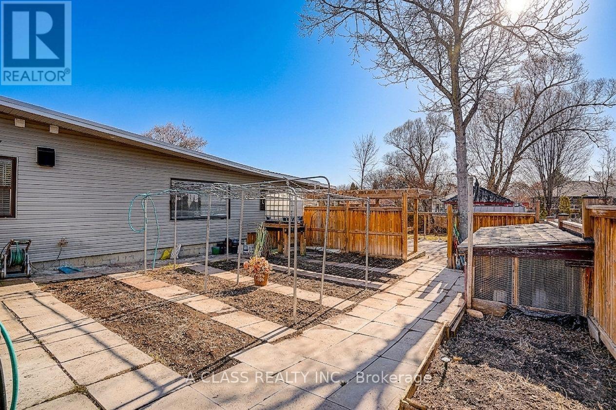 298 Annshiela Drive, Georgina, Ontario  L4P 3A5 - Photo 7 - N12938836