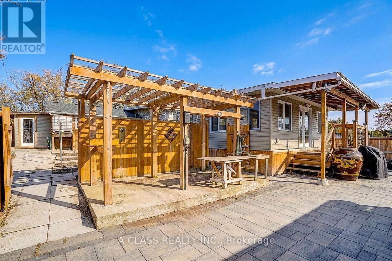 298 Annshiela Drive, Georgina, Ontario  L4P 3A5 - Photo 9 - N12938836