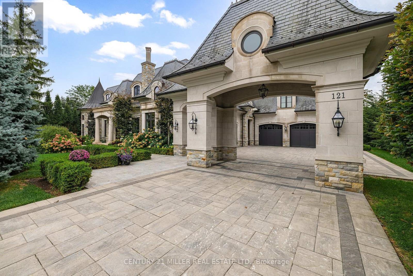 121 Rebecca Court, Vaughan, Ontario  L6A 1G2 - Photo 2 - N12938848