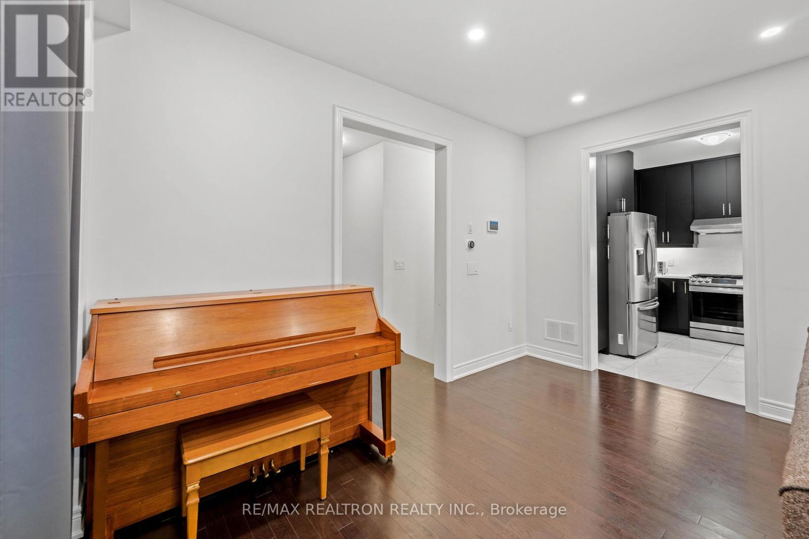 10 Neilly Terrace, Bradford West Gwillimbury, Ontario  L3Z 4K9 - Photo 10 - N12938870