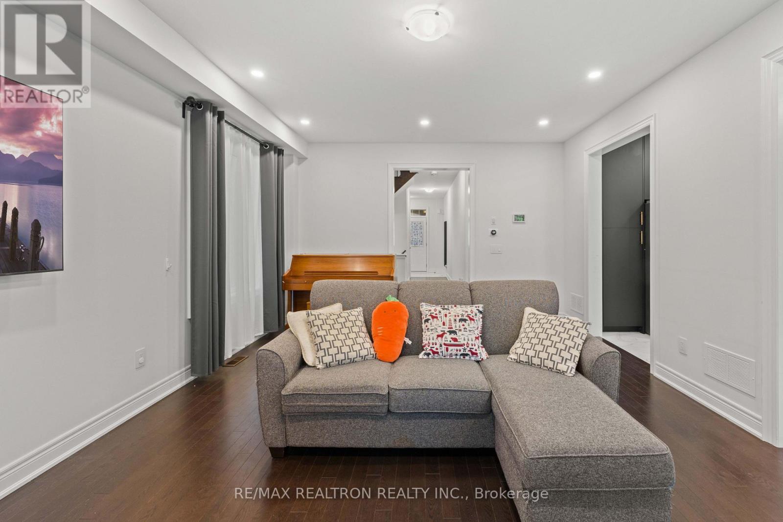 10 Neilly Terrace, Bradford West Gwillimbury, Ontario  L3Z 4K9 - Photo 14 - N12938870