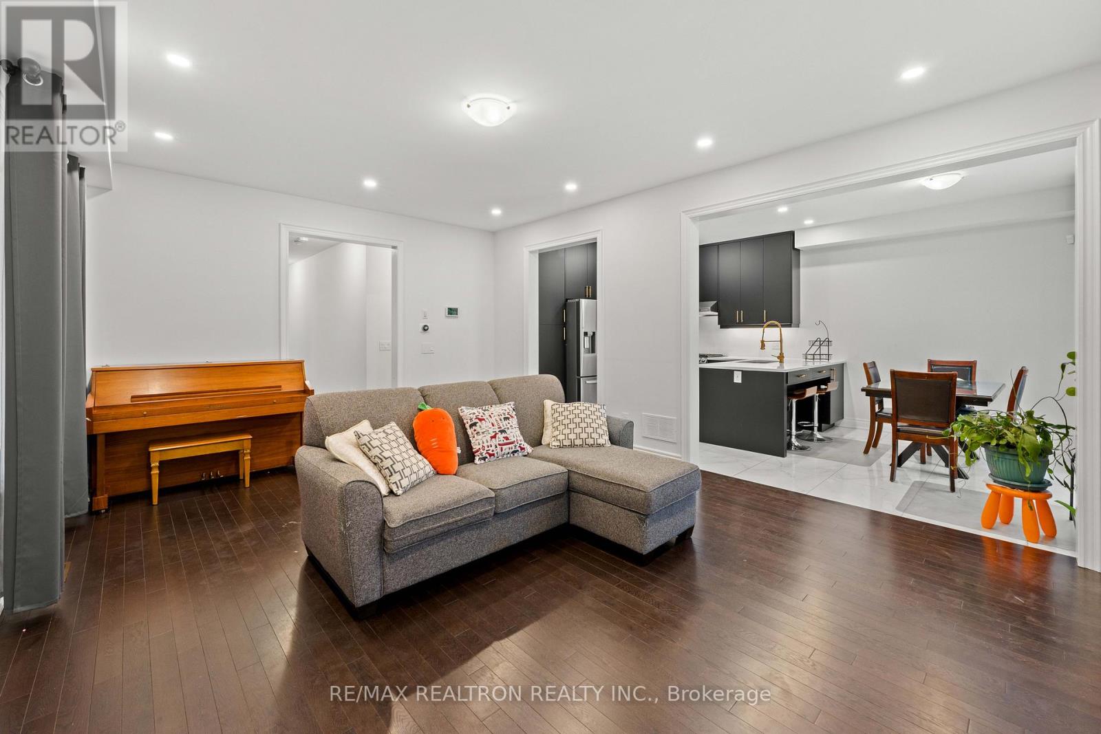 10 Neilly Terrace, Bradford West Gwillimbury, Ontario  L3Z 4K9 - Photo 15 - N12938870