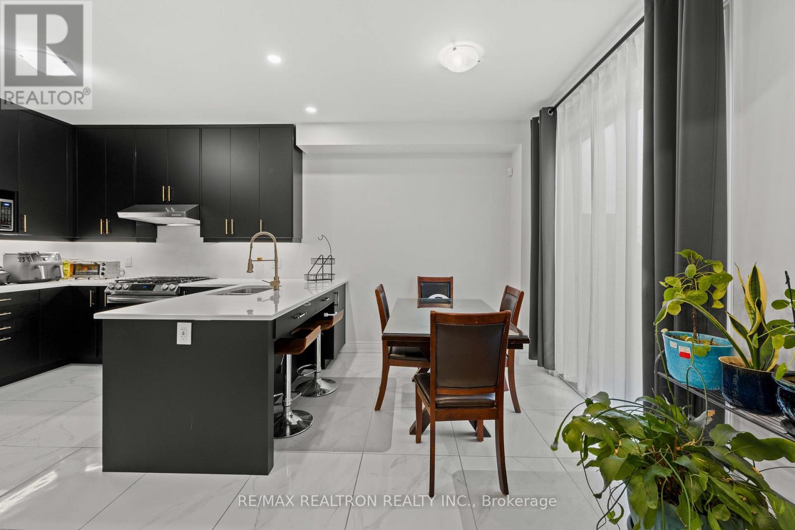 10 Neilly Terrace, Bradford West Gwillimbury, Ontario  L3Z 4K9 - Photo 16 - N12938870