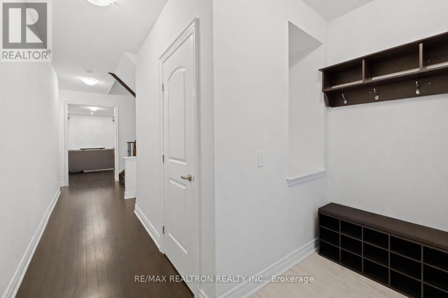 10 Neilly Terrace, Bradford West Gwillimbury, Ontario  L3Z 4K9 - Photo 5 - N12938870