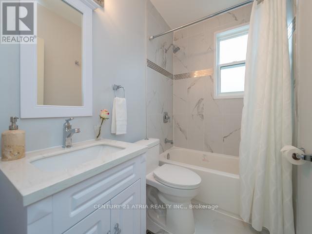 Main Floor - 350 Taylor Mills Drive N, Richmond Hill, Ontario  L4C 2T9 - Photo 13 - N12938940