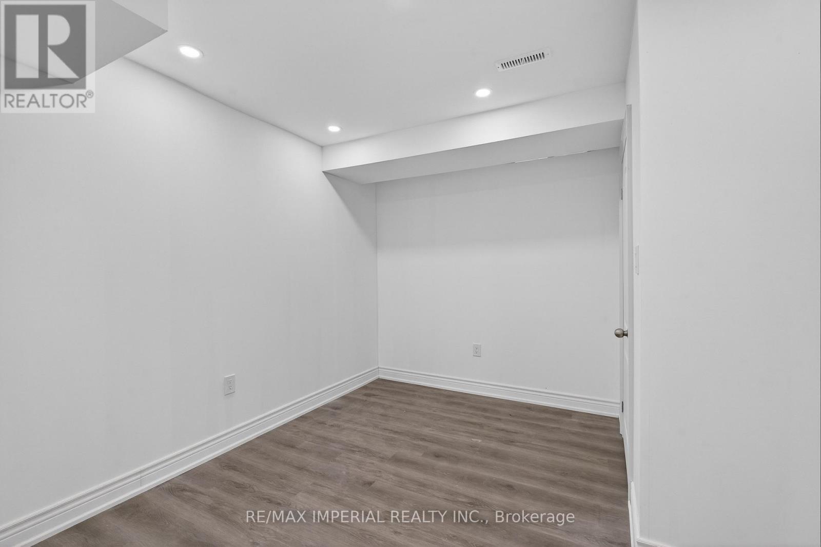 103 Ferdinand Avenue, Vaughan, Ontario  L6A 3H6 - Photo 44 - N12920254