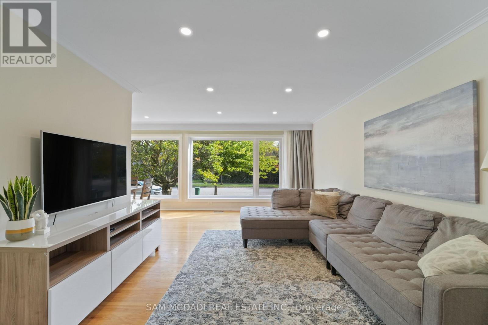 1987 Deanhome Road, Mississauga, Ontario  L5J 2K6 - Photo 4 - W12938846