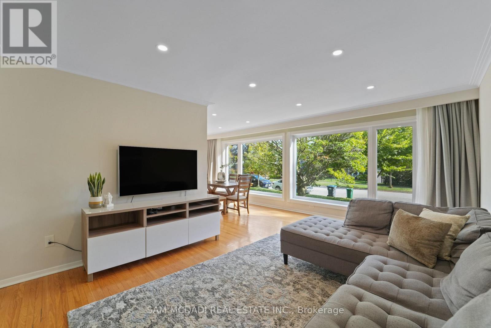 1987 Deanhome Road, Mississauga, Ontario  L5J 2K6 - Photo 5 - W12938846