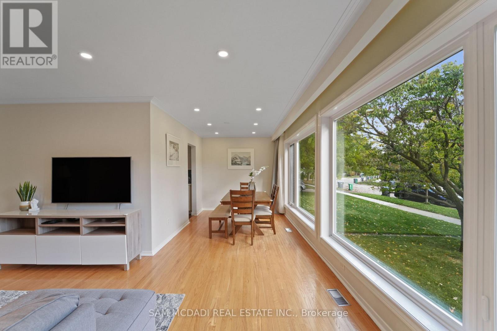 1987 Deanhome Road, Mississauga, Ontario  L5J 2K6 - Photo 9 - W12938846