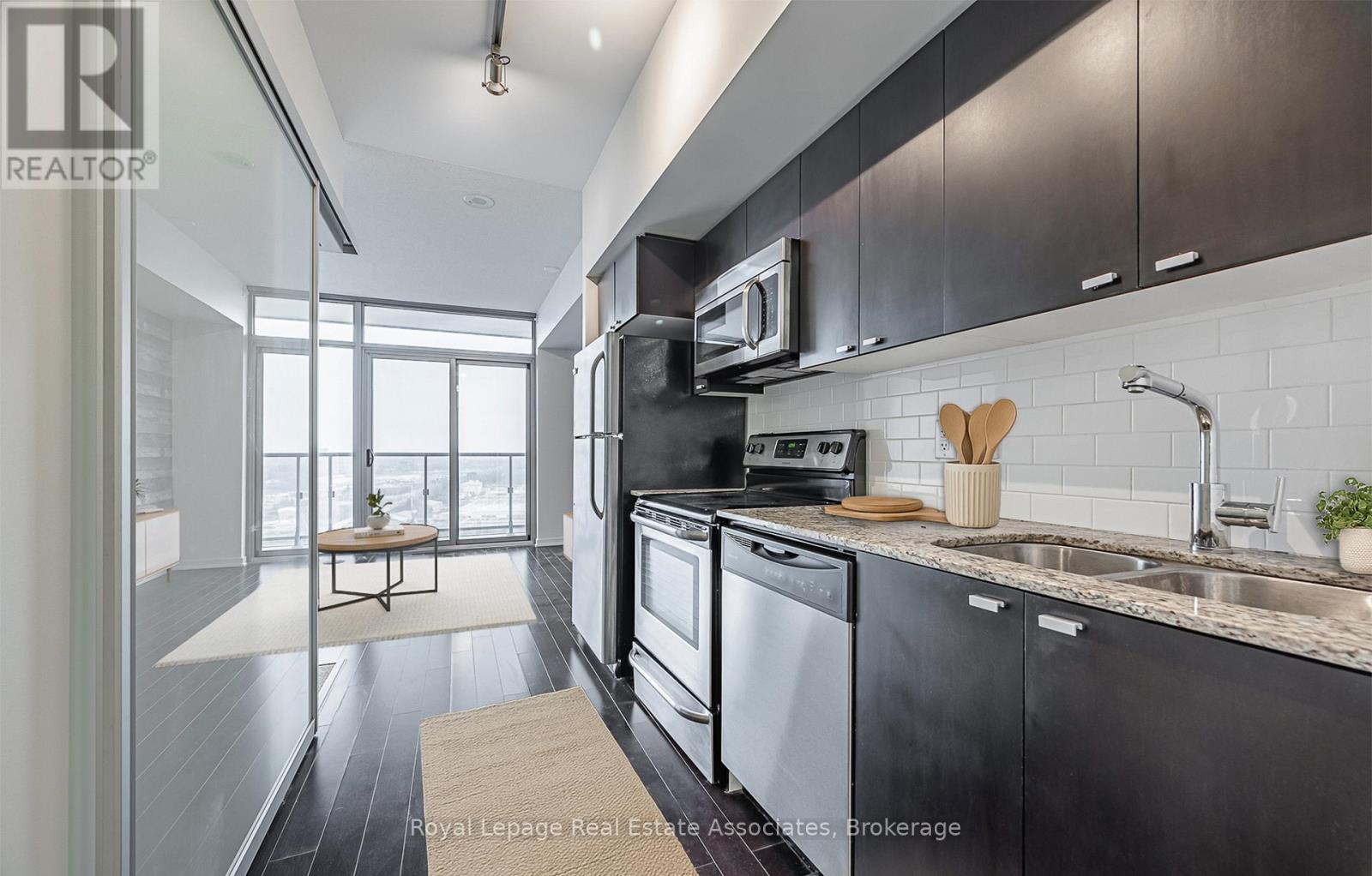 2206 - 105 The Queensway, Toronto, Ontario  M6S 5B5 - Photo 11 - W12938886