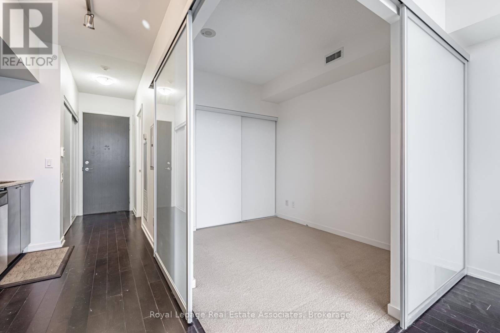 2206 - 105 The Queensway, Toronto, Ontario  M6S 5B5 - Photo 21 - W12938886