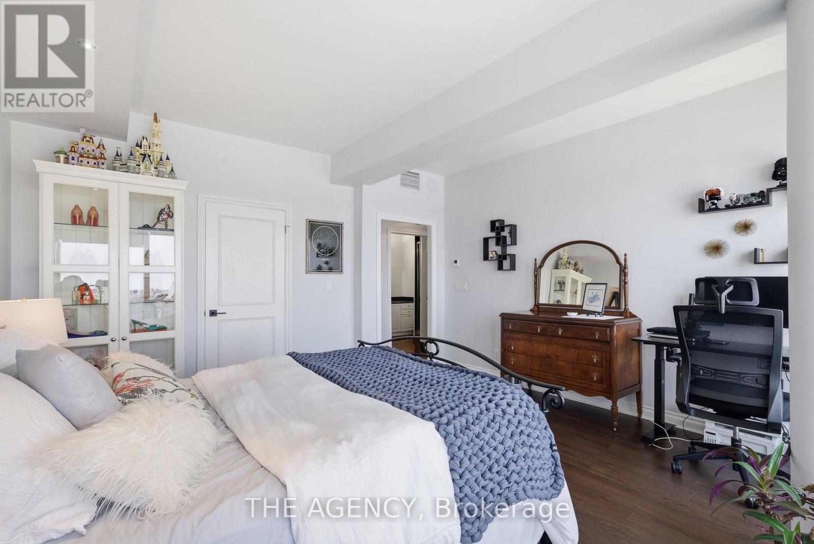 4502 - 1 Palace Pier Court, Toronto, Ontario  M8V 3W9 - Photo 23 - W12938928