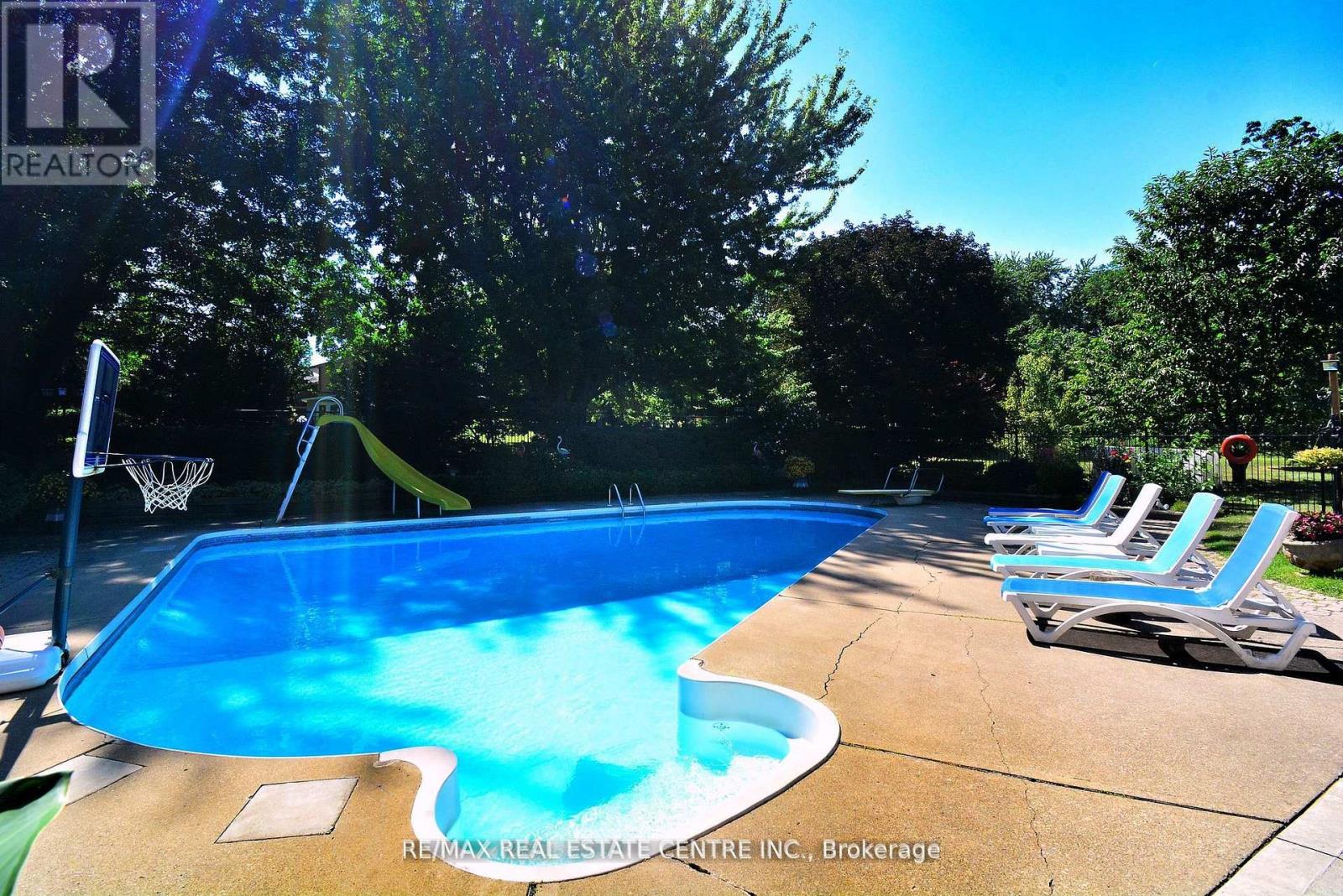 17 Crescent Hill Drive S, Brampton, Ontario  L6S 2P4 - Photo 10 - W12938934