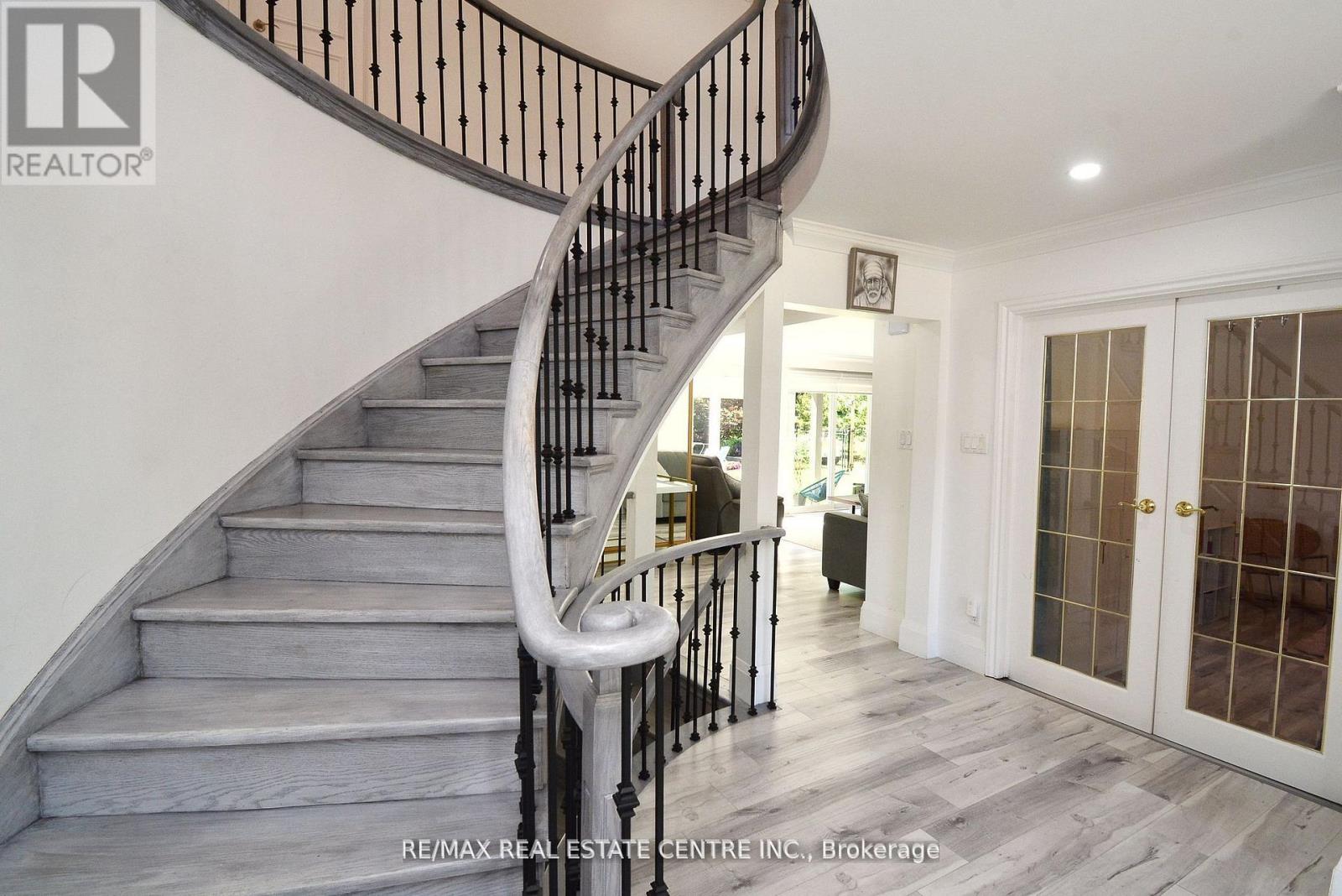 17 Crescent Hill Drive S, Brampton, Ontario  L6S 2P4 - Photo 13 - W12938934