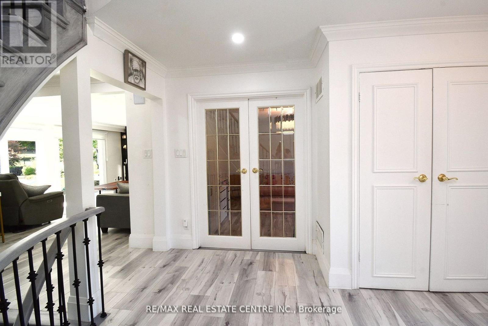 17 Crescent Hill Drive S, Brampton, Ontario  L6S 2P4 - Photo 14 - W12938934