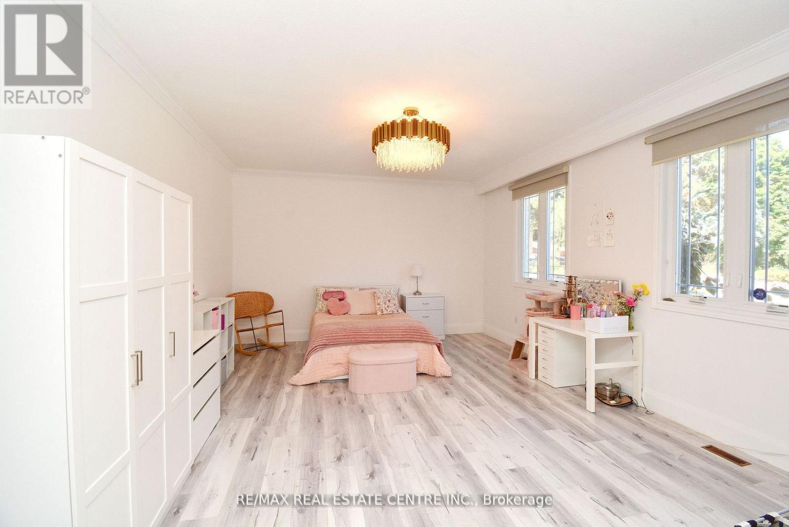 17 Crescent Hill Drive S, Brampton, Ontario  L6S 2P4 - Photo 15 - W12938934