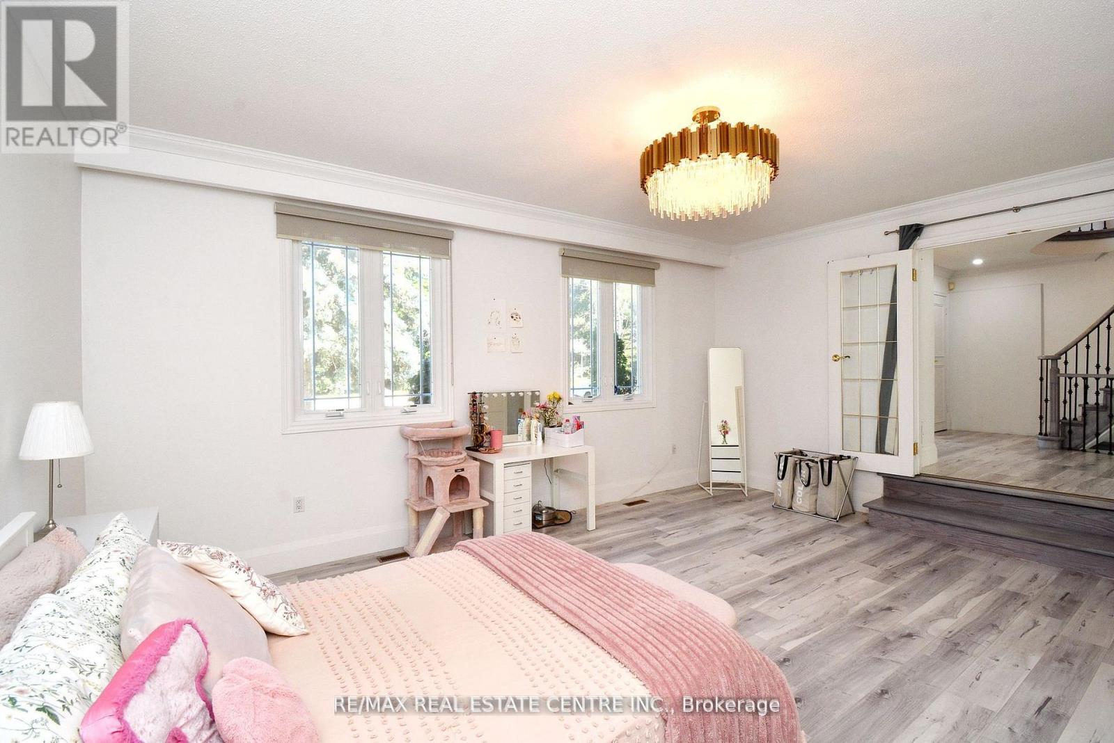 17 Crescent Hill Drive S, Brampton, Ontario  L6S 2P4 - Photo 16 - W12938934