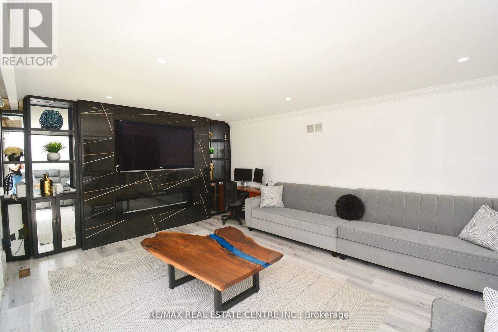 17 Crescent Hill Drive S, Brampton, Ontario  L6S 2P4 - Photo 19 - W12938934