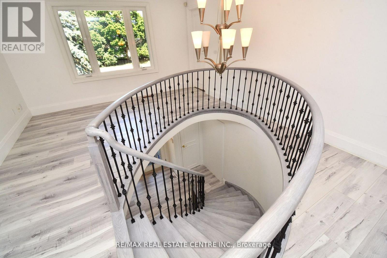 17 Crescent Hill Drive S, Brampton, Ontario  L6S 2P4 - Photo 23 - W12938934