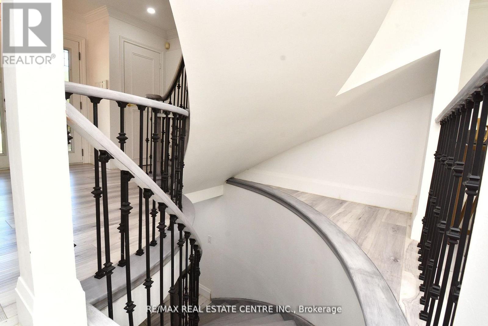 17 Crescent Hill Drive S, Brampton, Ontario  L6S 2P4 - Photo 36 - W12938934