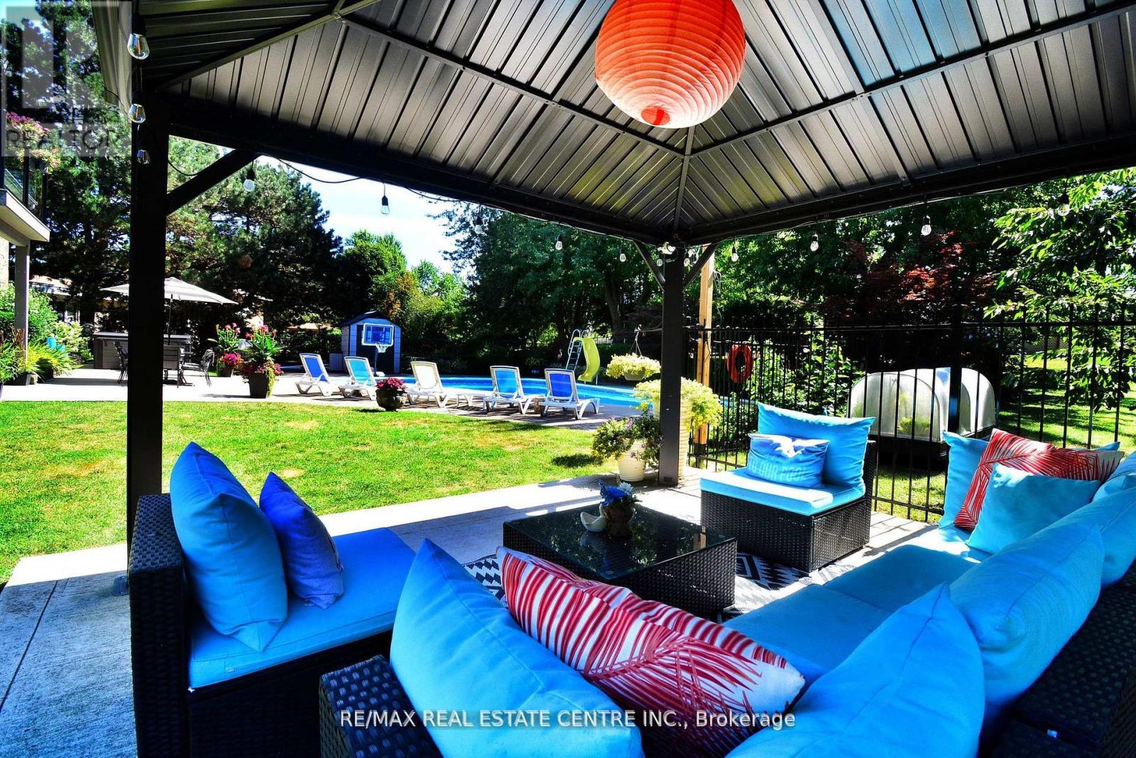 17 Crescent Hill Drive S, Brampton, Ontario  L6S 2P4 - Photo 8 - W12938934