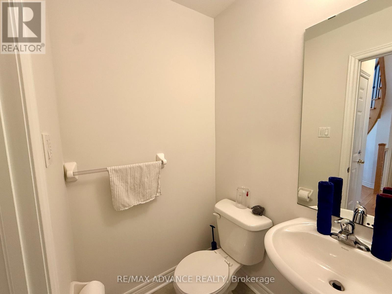 65 Princess Diana Drive, Markham, Ontario  L6C 0G9 - Photo 4 - N12935248