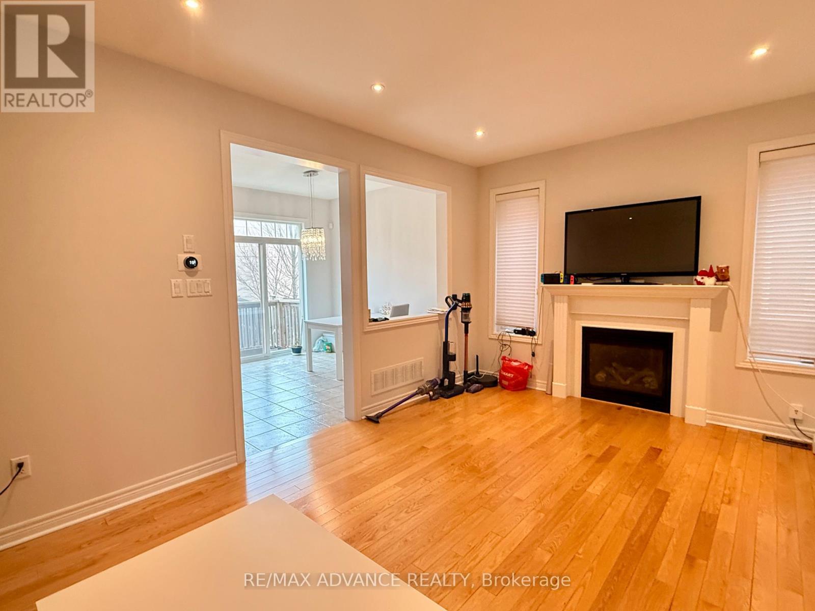 65 Princess Diana Drive, Markham, Ontario  L6C 0G9 - Photo 9 - N12935248