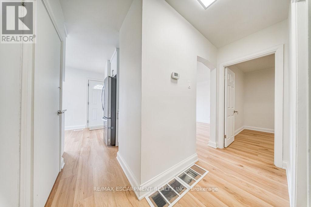 22 David Avenue, Hamilton, Ontario  L9A 3V1 - Photo 12 - X12938786