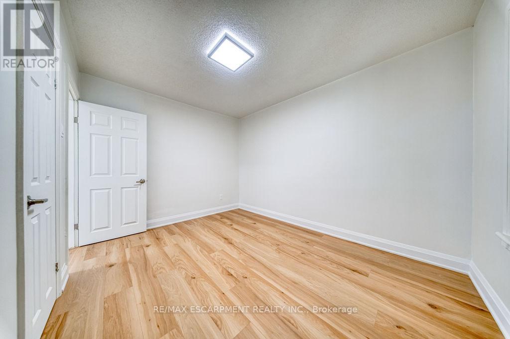 22 David Avenue, Hamilton, Ontario  L9A 3V1 - Photo 23 - X12938786