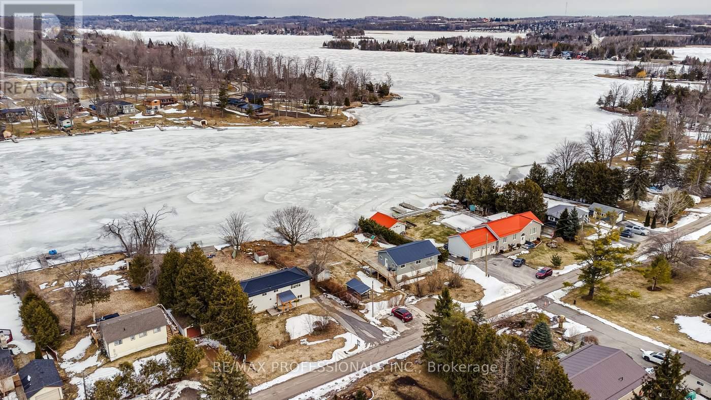 22 LAWRENCE STREET N, Kawartha Lakes, Ontario