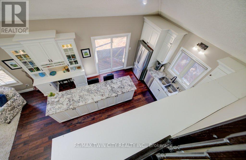 640 Heathcliffe Place, Waterloo, Ontario  N2T 2P3 - Photo 2 - X12938866