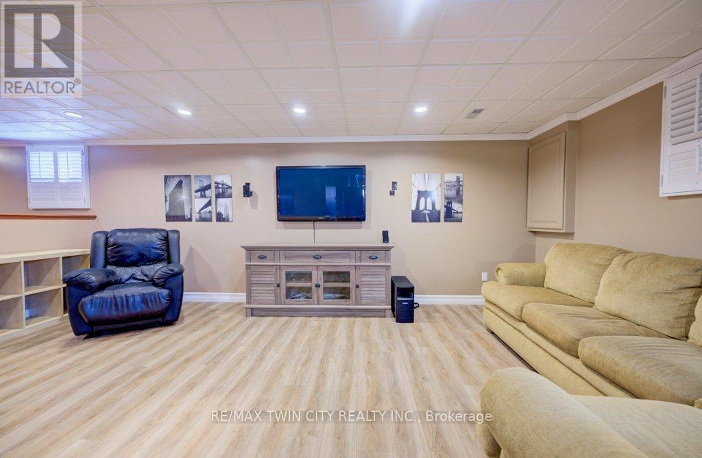 640 Heathcliffe Place, Waterloo, Ontario  N2T 2P3 - Photo 27 - X12938866