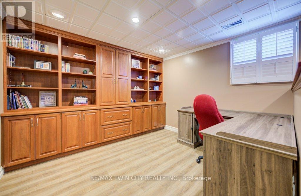 640 Heathcliffe Place, Waterloo, Ontario  N2T 2P3 - Photo 30 - X12938866