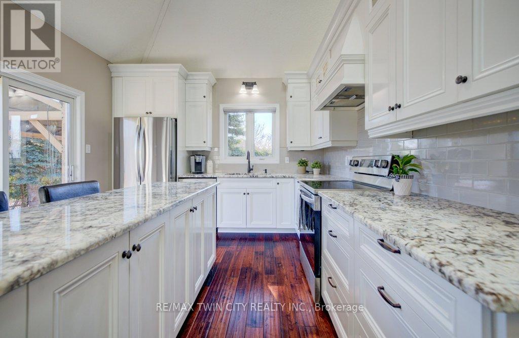 640 Heathcliffe Place, Waterloo, Ontario  N2T 2P3 - Photo 6 - X12938866