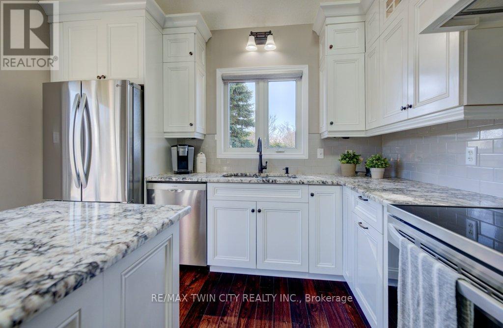 640 Heathcliffe Place, Waterloo, Ontario  N2T 2P3 - Photo 7 - X12938866